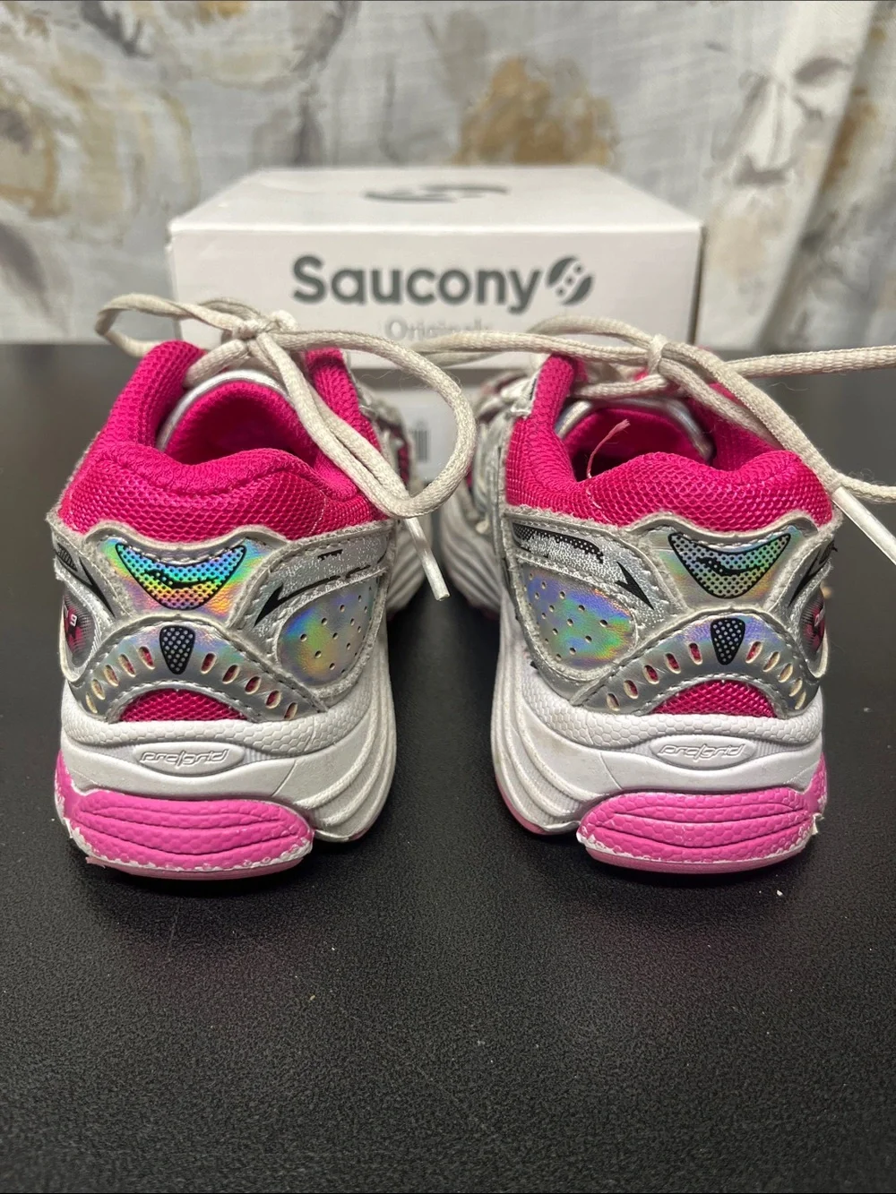 Saucony bright pink
